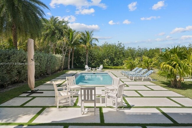 Building Photo - 112 Ave D