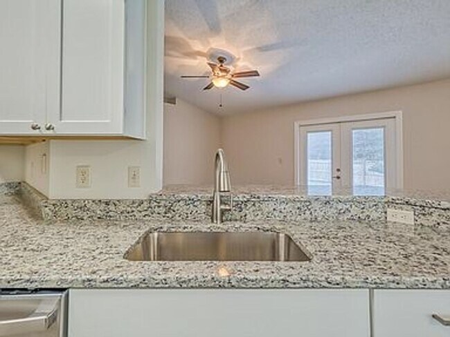 Building Photo - St Johns Rental