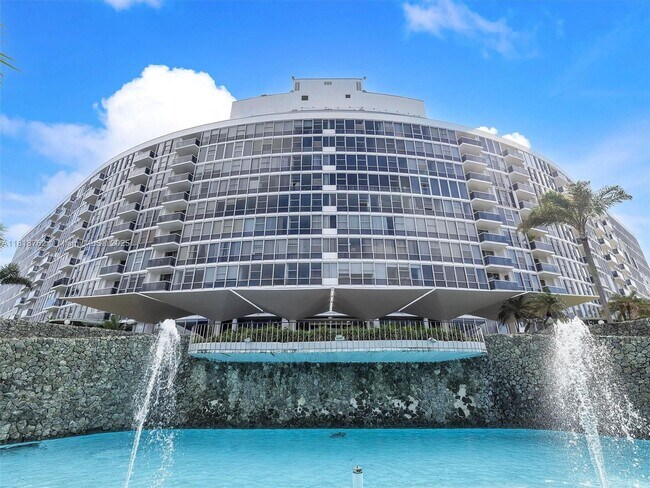 Building Photo - 900 Bay Dr