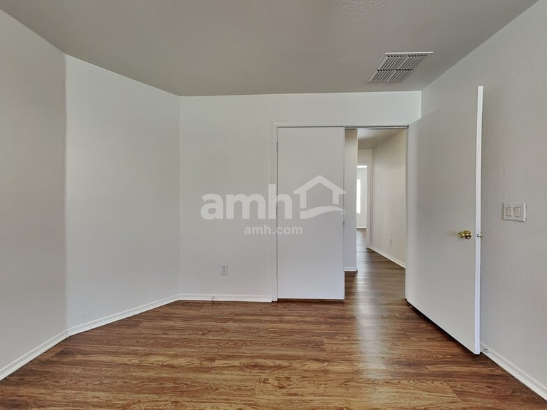Building Photo - 2653 S 89th Dr