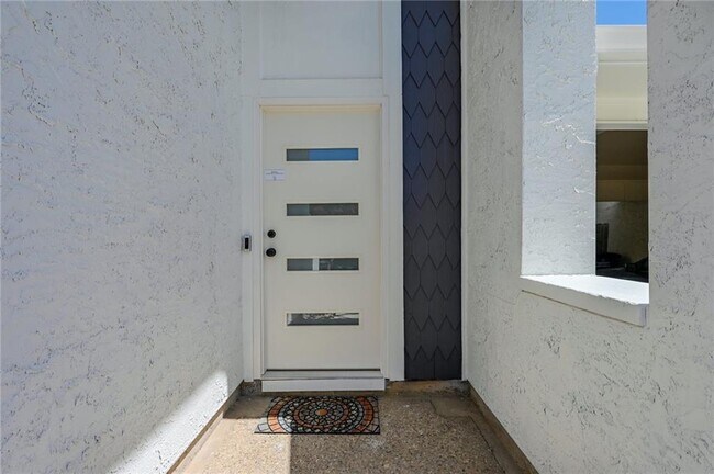 Building Photo - 1502 Bridgeway Dr