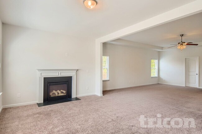 Building Photo - 136 Charolais Dr