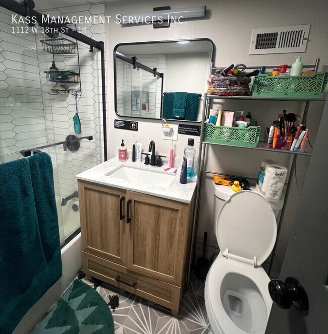 Building Photo - 1112 W 18th St