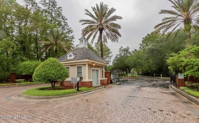 Building Photo - 13810 Sutton Park Dr N