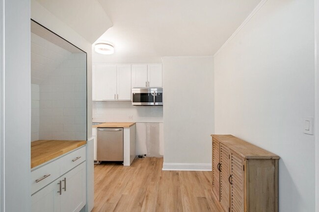 Building Photo - 707 Wade Ave