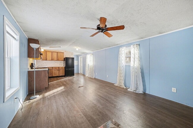 Building Photo - 3 Bedroom, 2 Bath Rental - $1550/month