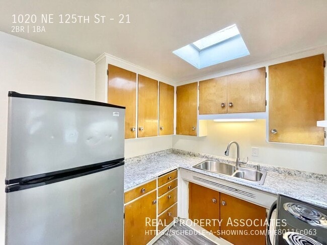 Building Photo - The Royal Apartments