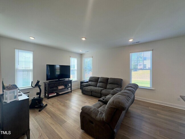 Building Photo - 47 Flowing River Rd