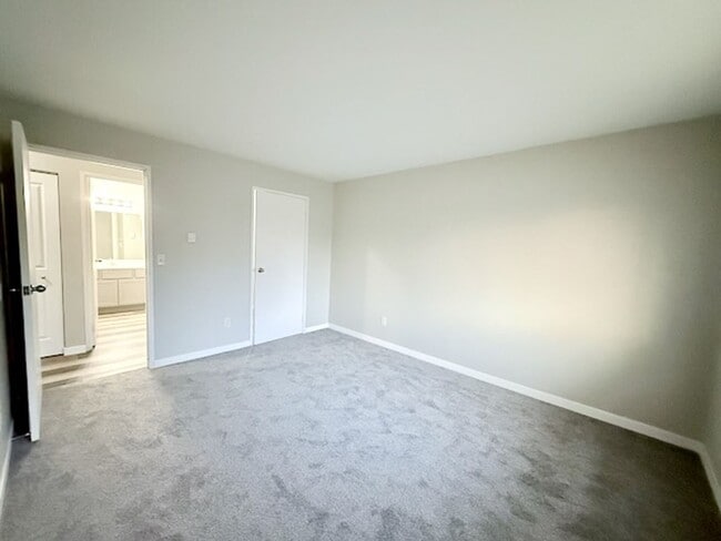 Building Photo - 2 Bedroom 1 Bathroom Remodel