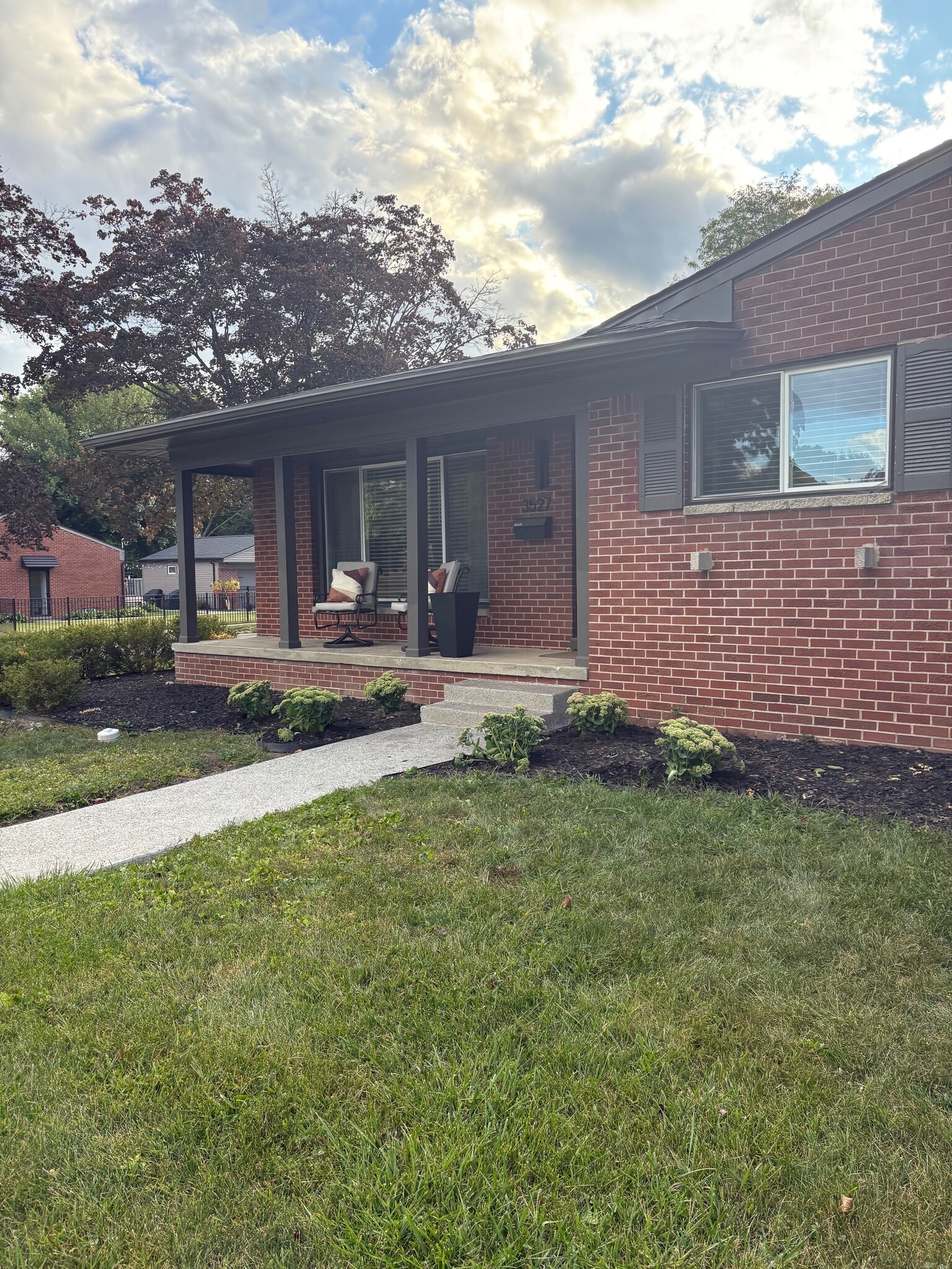 Great Corner Lot - 3527 Hillside Dr