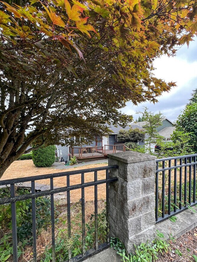 Building Photo - 2bd/1ba Seattle House