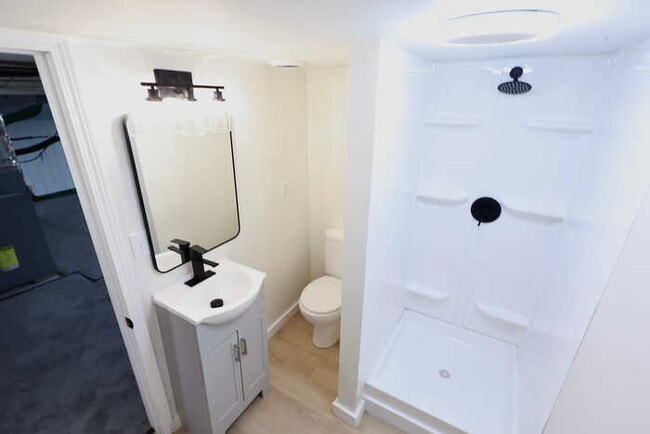 Building Photo - 165 Colony Crescent