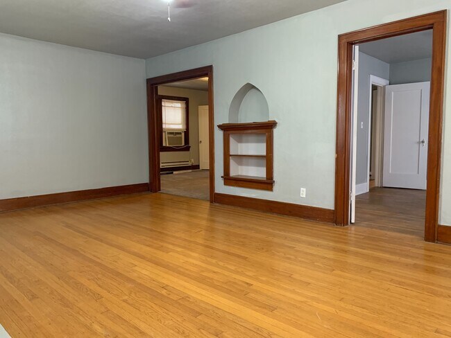 Building Photo - Cute Home in Historic Gatewood District!!!