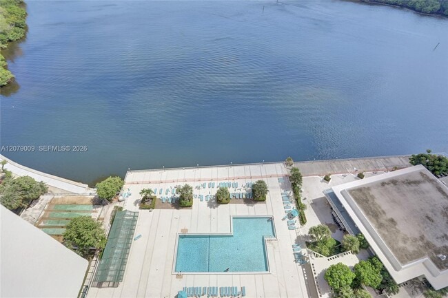 Building Photo - 300 Bayview Dr