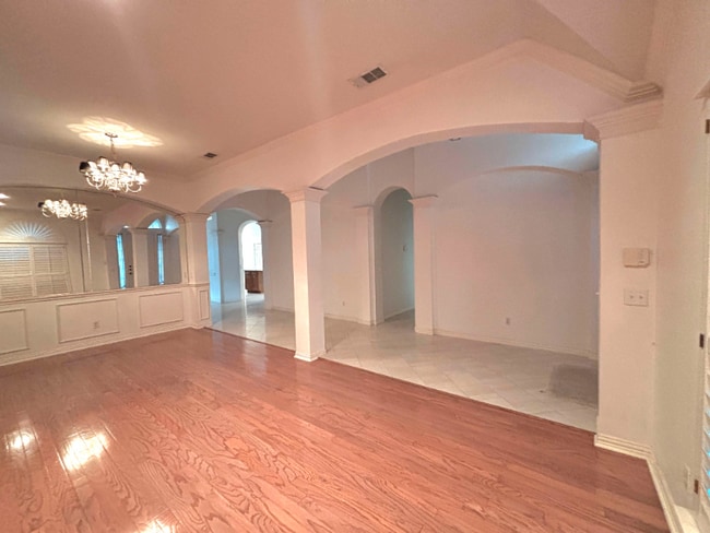 Building Photo - 4571 Hawkhurst Dr