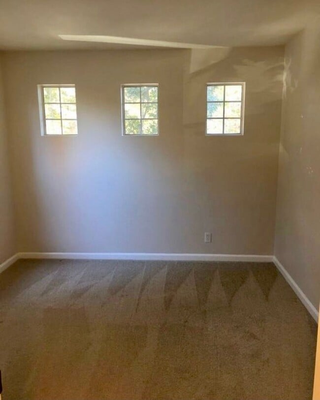 Building Photo - 6280 Ceanothus Ln
