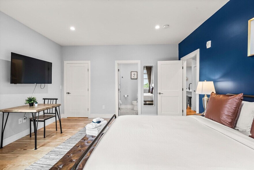 Building Photo - 1011 Bennington St