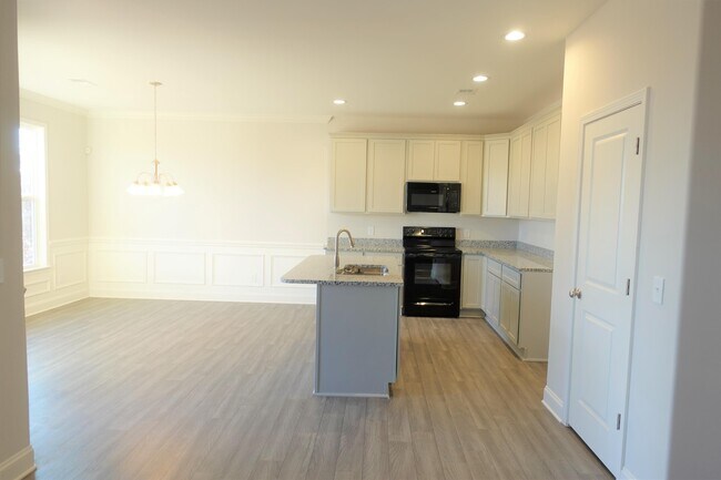 Building Photo - 2704 Millhone Dr