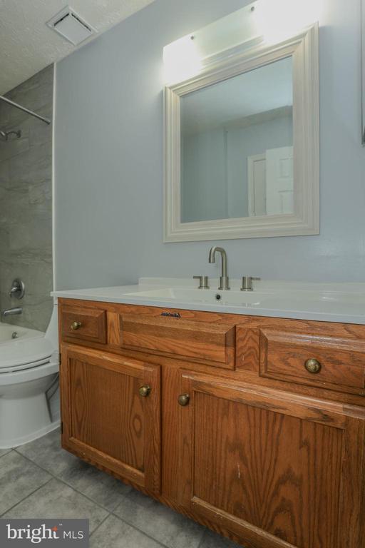 Building Photo - 359 Point to Point Rd