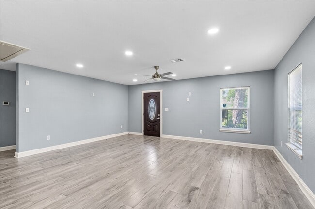 Building Photo - 3853 Rosedale St