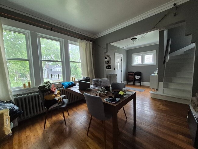 Building Photo - Recently remodeled 4 bedroom house in St P...