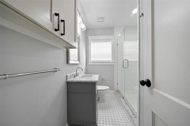 Building Photo - 813 Woodard St