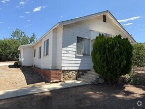 Building Photo - Charming 3 bedroom 2 bathroom in Yucaipa