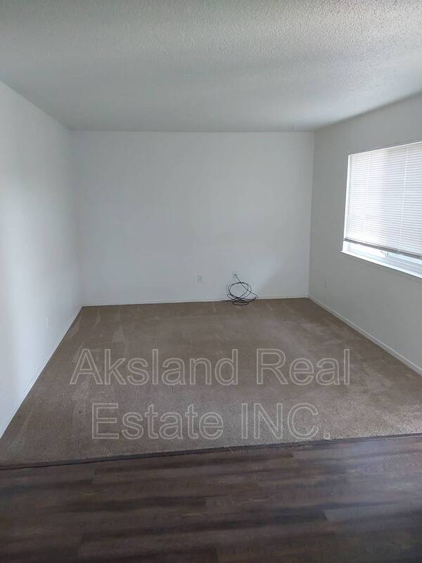 Building Photo - 4707 Elm St