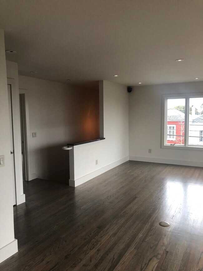 Building Photo - 394 Cresta Vista Dr