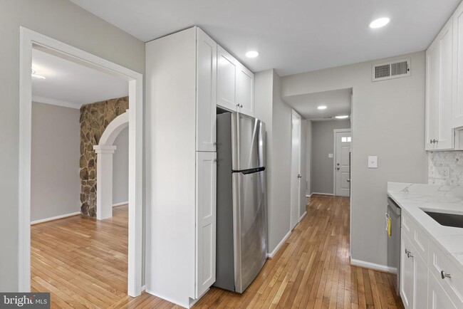 Building Photo - 941 Sherwood Ct