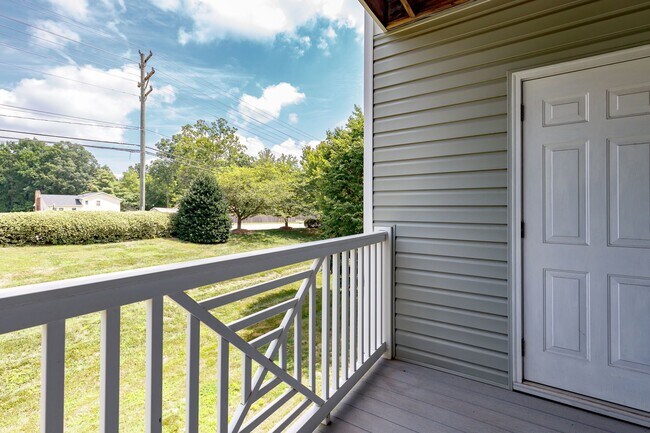 Building Photo - 4702 Pennoak Ln