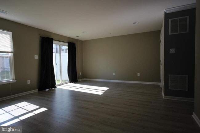 Building Photo - 780 Cherry Bark Lane