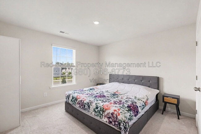 Building Photo - 16110 Winfield Hall Dr
