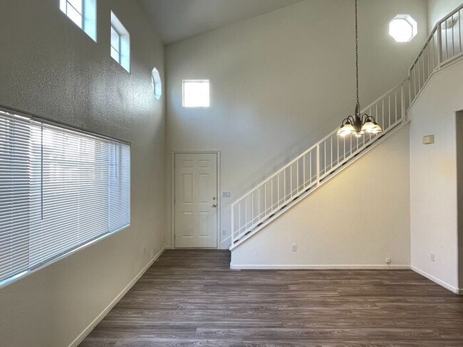 Building Photo - Carry Over Showing: This property has been shown before and will be rented to the first most qual...