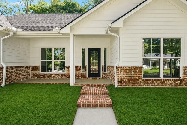 Building Photo - 5161 Lazy Ln