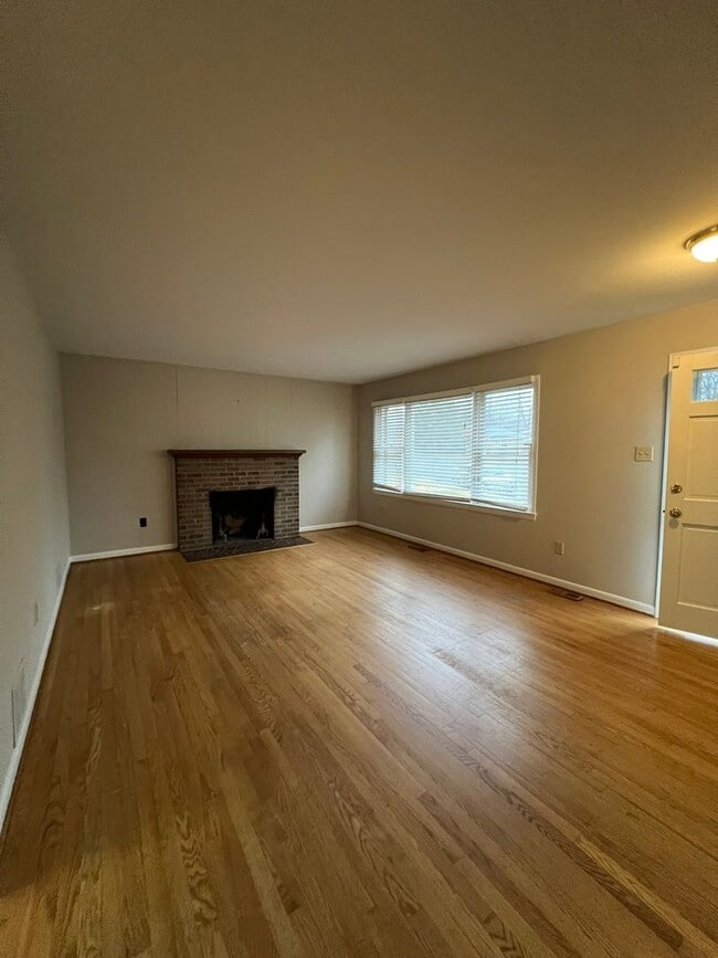 Building Photo - SWEET RAISED RAMBLER IN QUITE NEIGHBORHOOD