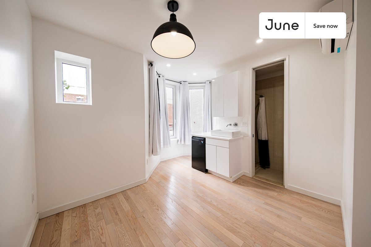 Building Photo - 624 E 17th St