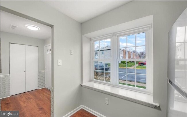 Building Photo - 5822 Burke Manor Ct