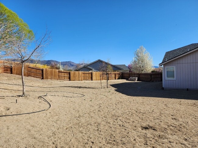 Building Photo - 4 Bedroom Home with 3 Car Garage in Dayton-Riverpark