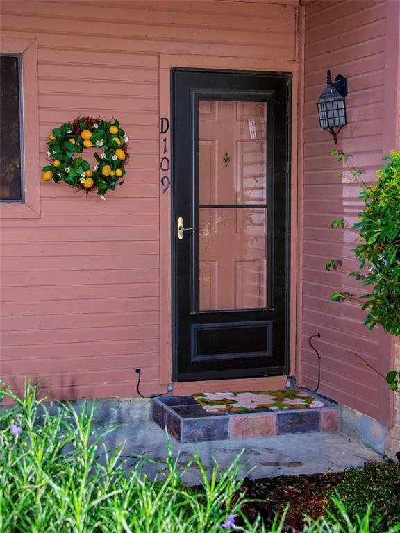 Building Photo - 801 River Rd