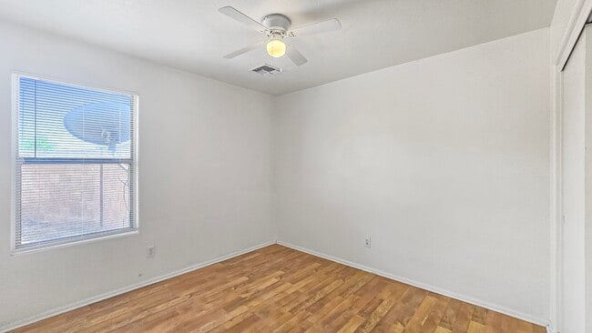 Building Photo - Great price for this Goodyear neighborhood!