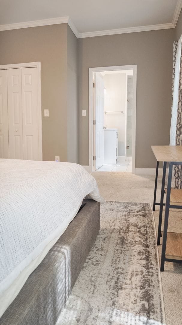Building Photo - Spacious 4/3.5 w/ Master on Main and Fully...