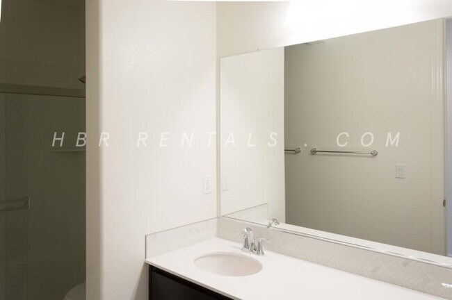 Building Photo - Ellis Neighborhood  | Spacious Single-Stor...
