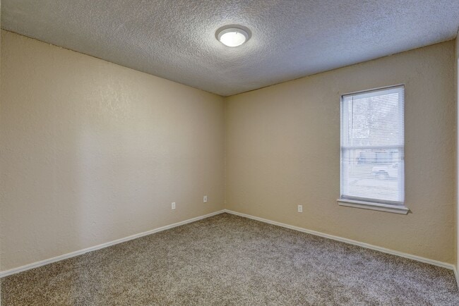 Building Photo - Spacious 3 bedroom house in Norman