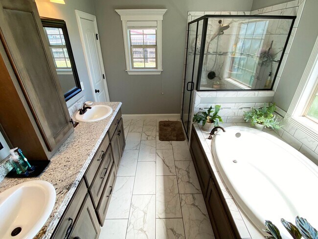 Building Photo - 4176 Old Ivy Trace