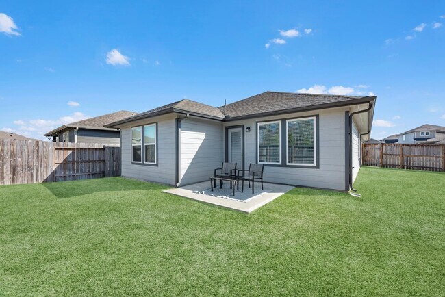 Building Photo - 18627 Etta Pnes Cir