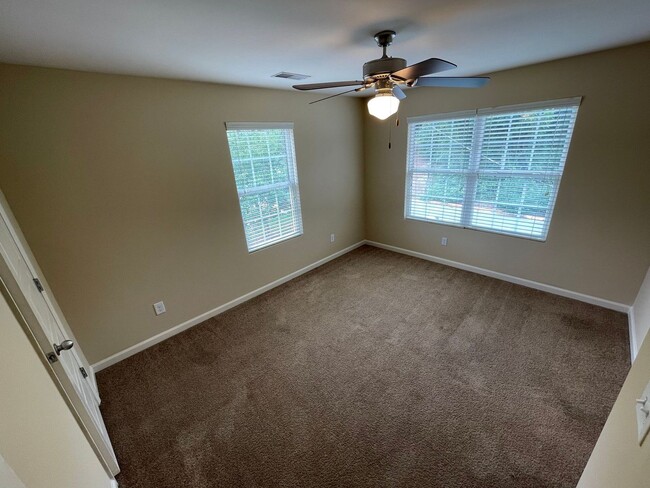 Building Photo - PRE-LEASING FOR AUGUST 2026!