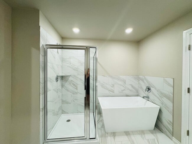 Building Photo - Deer Creek Schools + 4 Bedrooms + Newer Home in The Falling Springs Addition