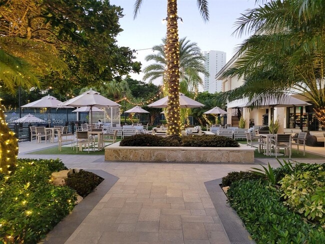 Building Photo - 1000 W Island Blvd