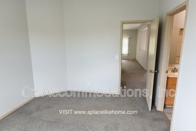 Building Photo - 635 S Woodson Ln